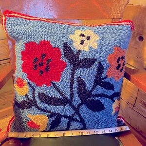 Decorative pillow